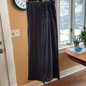Women’s Pants Activewear Medium Dark Gray Sarin Mathews